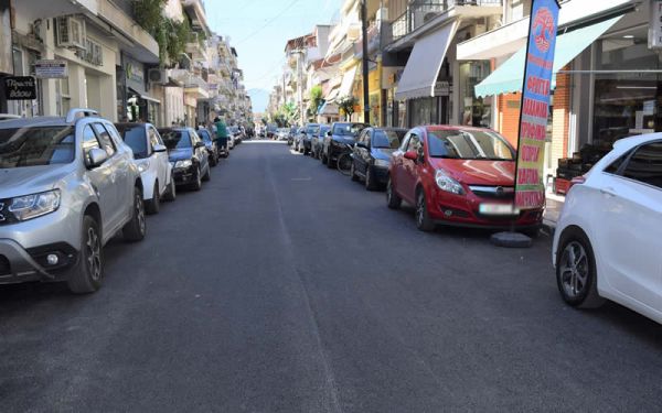 Μόνο με κάρτα η στάθμευση αυτοκινήτων στο κέντρο της πόλης της Καρδίτσας - Ποια τα σημεία πώλησής της