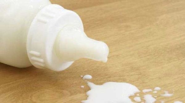 «Περιττό και διατροφικά ελλιπές» το γάλα φόρμουλα για μεγαλύτερα βρέφη και νήπια, σύμφωνα με την Αμερικανική Ακαδημία Παιδιατρικής