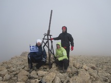 Στην κορυφή Qizil Qaya 3726μ 2η ανάβαση Πέτρος Τόλιας, Μαρία Ρουπακια και  Θανάσης Κολέτσιο