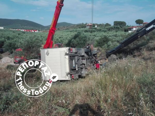 Ανατροπή νταλίκας στη Χαλκιδική