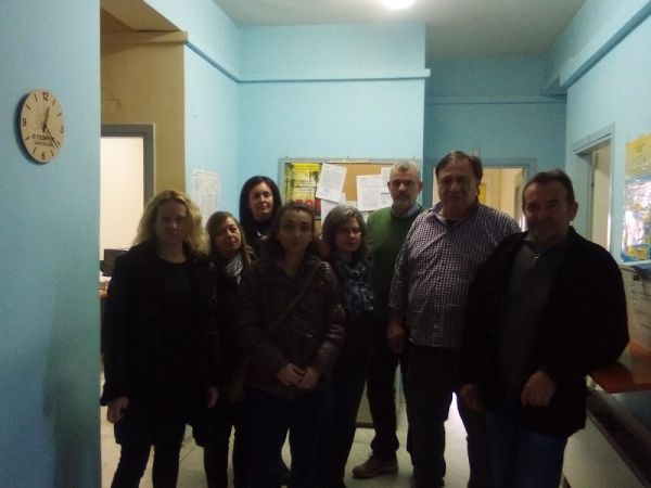 Παράσταση διαμαρτυρίας στο Δασαρχείο Καρδίτσας από το Σωματείο Εμποροϋπαλλήλων