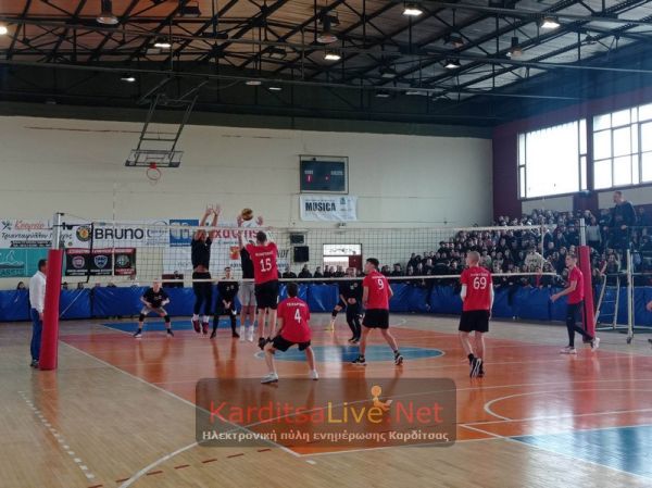 Το 4ο ΓΕΛ Καρδίτσας νίκησε το 5ο ΓΕΛ Καρδίτσας στο βόλεϊ αγοριών (+Φώτο +Βίντεο)