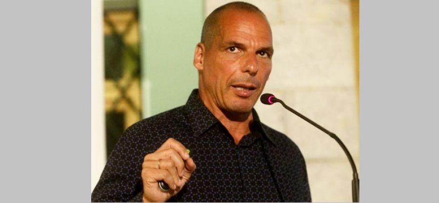 Θύμα ξυλοδαρμού ο Γιάνης Βαρουφάκης στα Εξάρχεια