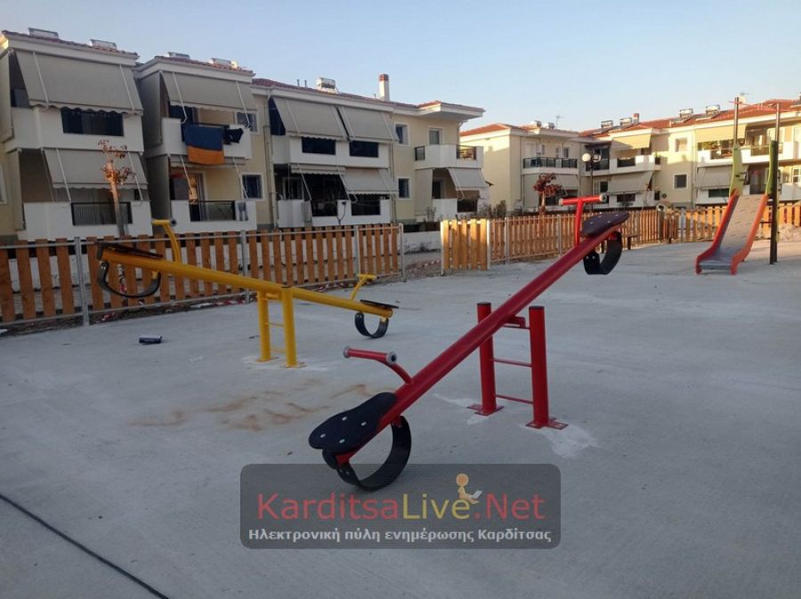 Τοποθετήθηκαν τα όργανα στη νέα παιδική χαρά στα Εργατικά Τσαπόχα (+Φωτο)