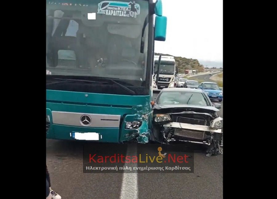Σε λεωφορείο του ΚΤΕΛ Καρδίτσας προσέκρουσε ΙΧ στην Εθνική Οδό - Μόνο υλικές, ευτυχώς, οι ζημιές (+Βίντεο)