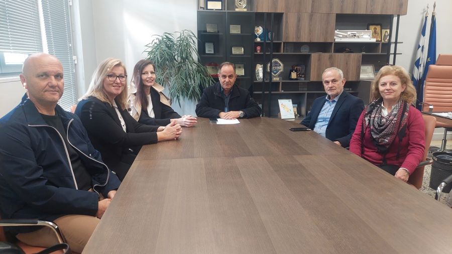 Συνάντηση στο Δημαρχείο Καρδίτσας για το Ειδικό Δημοτικό Σχολείο