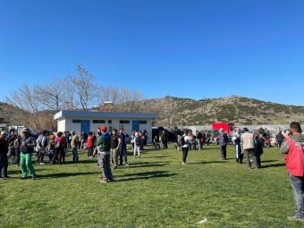 Δαμάσι: Στο γήπεδο συγκεντρώθηκαν οι πολίτες – Θα στηθούν σκηνές