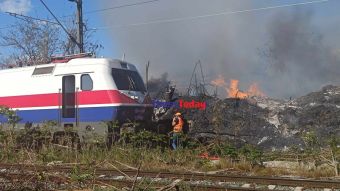 Θεσσαλονίκη: Φθορές σε αμαξοστοιχία μετά από πυρκαγιά που εκδηλώθηκε σε καλαμιές (+Φωτο +Βίντεο)