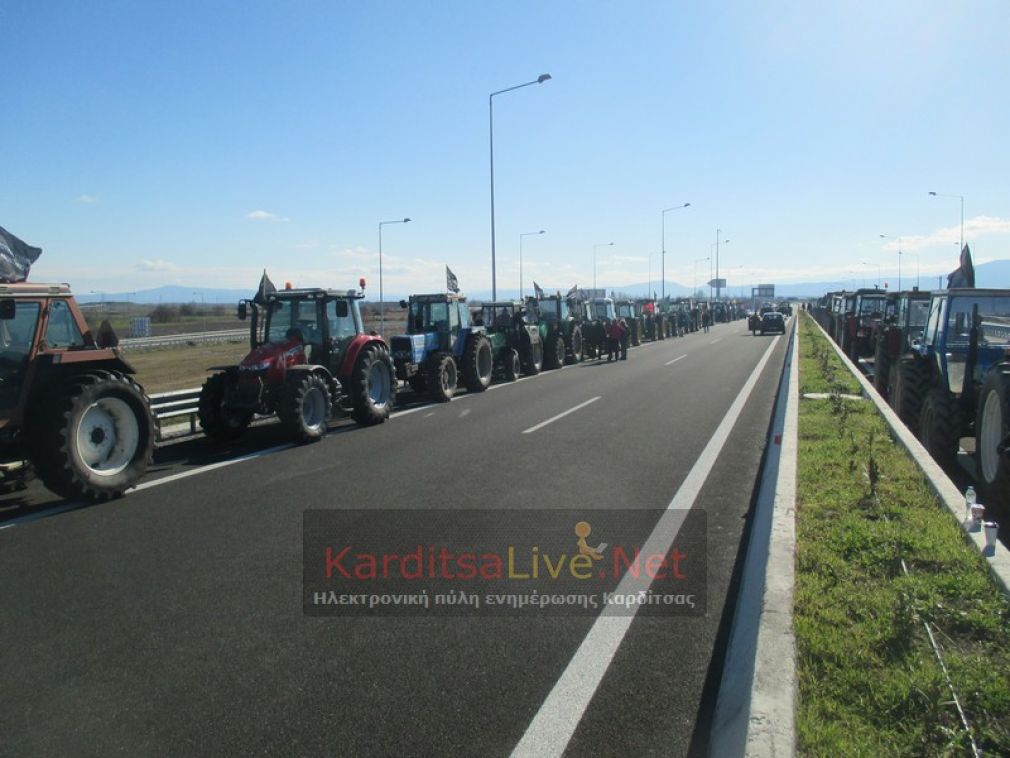 Παρασκευή στις πλατείες, Δευτέρα στον Ε-65 τα τρακτέρ των αγροτών της Καρδίτσας (+Φώτο)