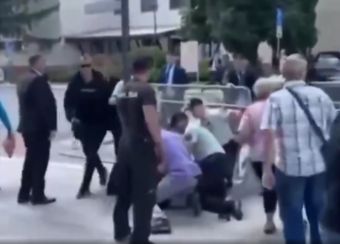 Άνδρας πυροβόλησε και τραυμάτισε τον πρωθυπουργό της Σλοβακίας Ρόμπερτ Φίτσο - Σε κρίσιμη κατάσταση η υγεία του