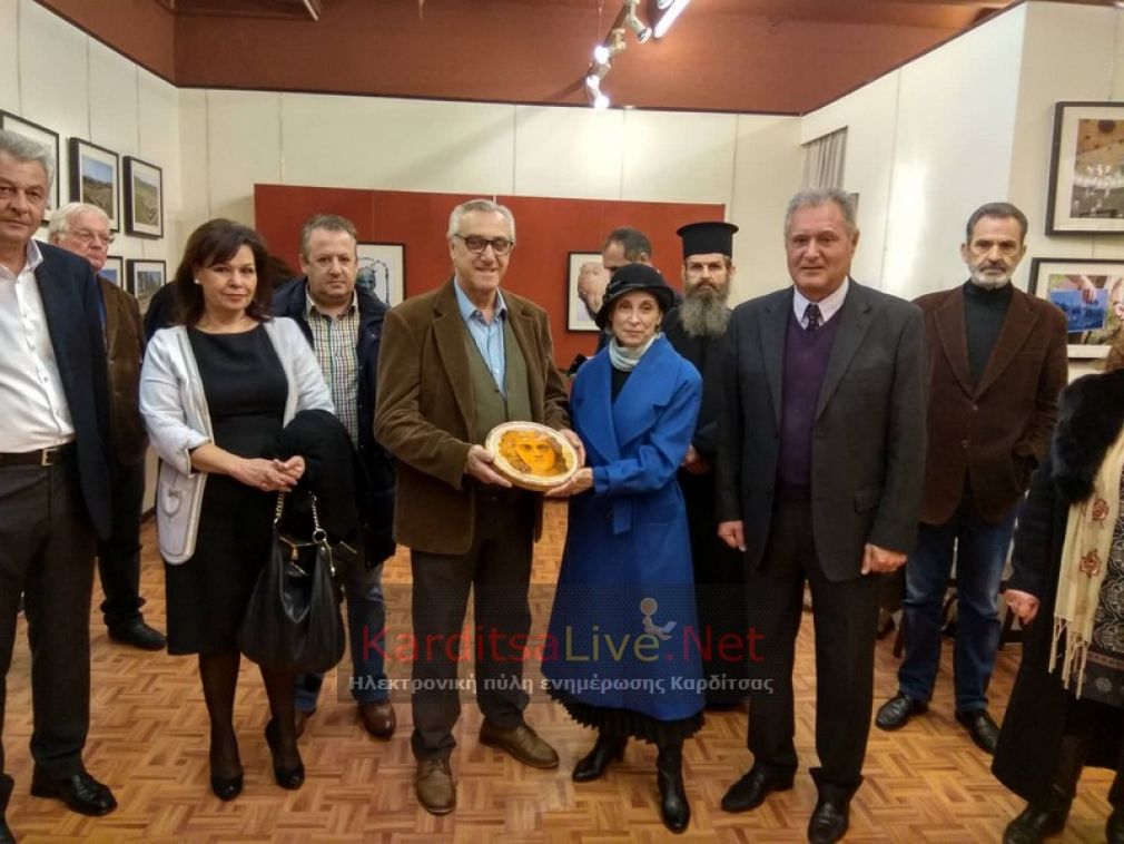 Τα «Μνήμης Ψήγματα» φιλοξενεί επισήμως η αίθουσα του Εικαστικού Ομίλου Καρδίτσας (+Φώτο +Βίντεο)