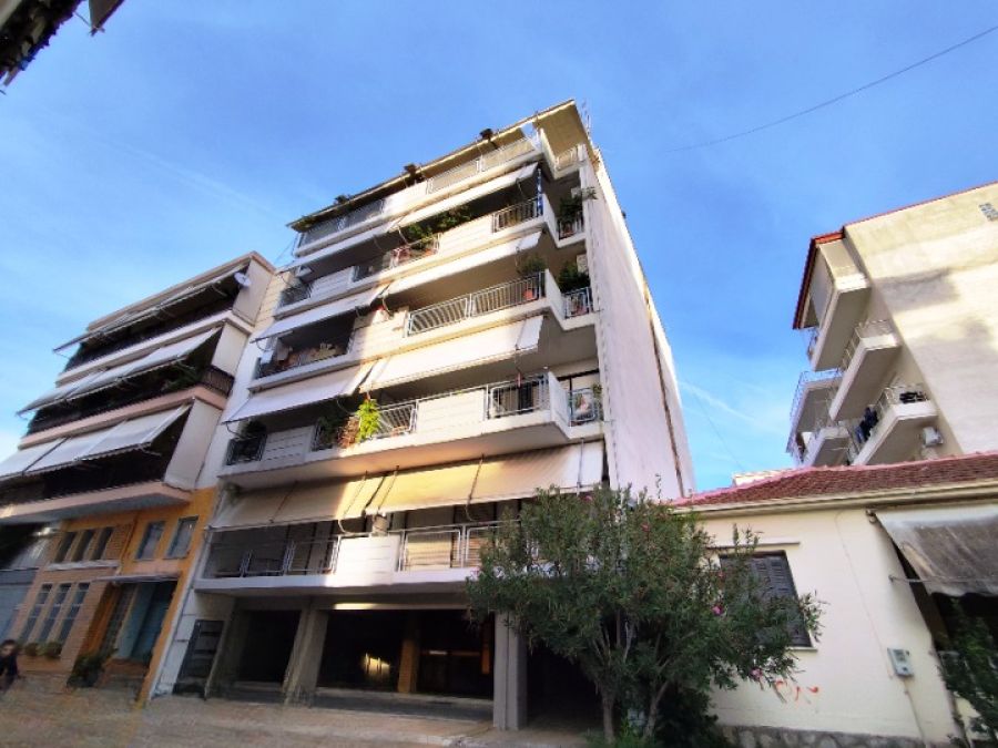 Μοναδική επενδυτική ευκαιρία στην καρδιά της Καρδίτσας: Πωλείται οικιστικό κτίριο και αυτόνομα διαμερίσματα επί της οδού Γ. Μπότση 47