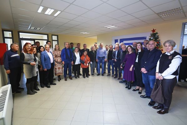 Χριστουγεννιάτικα κάλαντα και ευχές στο γραφείο του Περιφερειάρχη Θεσσαλίας