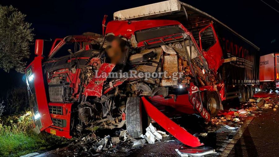 Συγκρούστηκαν δύο νταλίκες και ένα ΙΧ στην π.Ε.Ο. Λαμίας - Αθηνών, κοντά στην Αμφίκλεια (+Φωτο +Βίντεο)