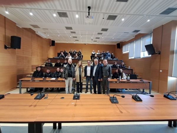 5ο ΓΕΛ Καρδίτσας: Διδακτική επίσκεψη μαθητών της Β΄ Τάξης στο Δημαρχείο