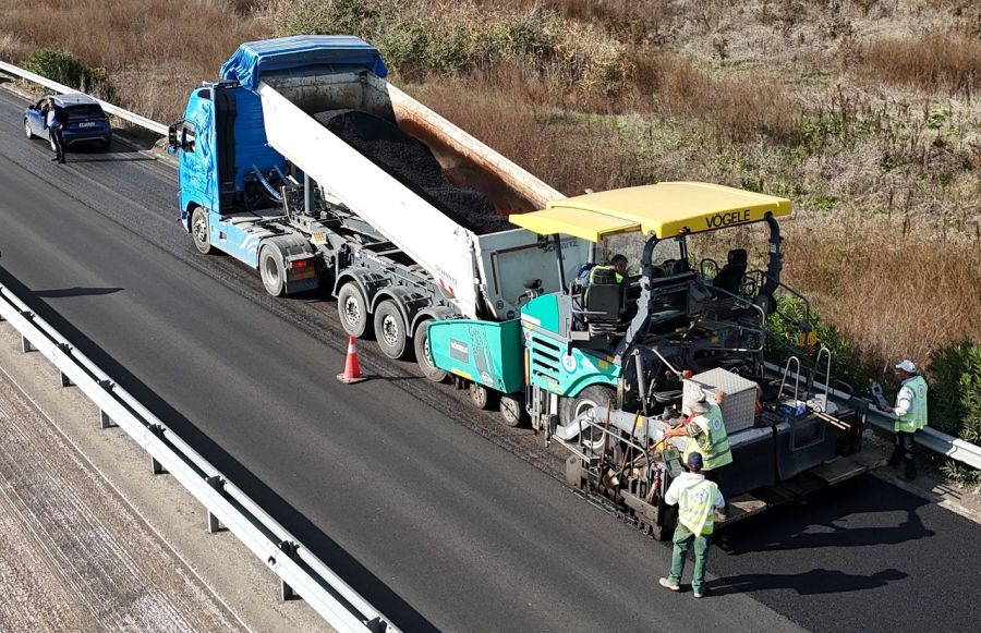 Συνεχίζονται οι ασφαλτικές εργασίες στην Επαρχιακή Οδό Καρδίτσας – Λάρισας