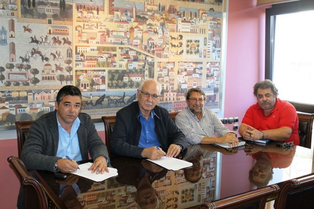 Υπογράφηκε η σύμβαση για επισκευές και συντηρήσεις σε 35 σχολικά συγκροτήματα του Δ. Λαρισαίων