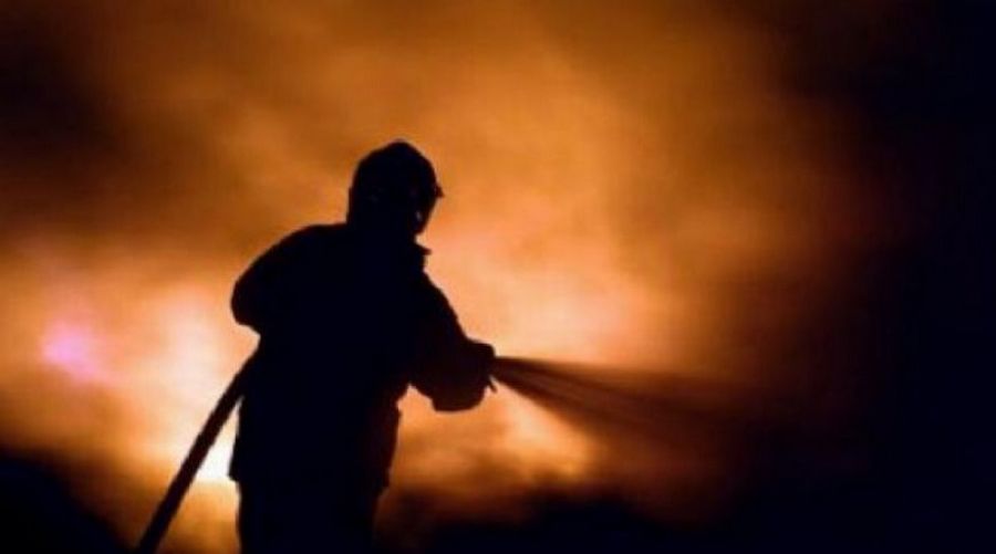 Υλικές ζημιές σε αυτοκίνητο στην Καρδίτσα μετά από πυρκαγιά