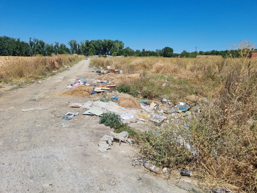 Βασίλης Βιλαλης: "Εγκατάλειψη σκουπιδιών στο δρόμο Σοφάδες - Μαυραχάδες"