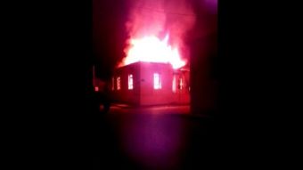 Πυρκαγιά κατέστρεψε ολοσχερώς νεοκλασικό σπίτι στον Τύρναβο (+Φώτο)