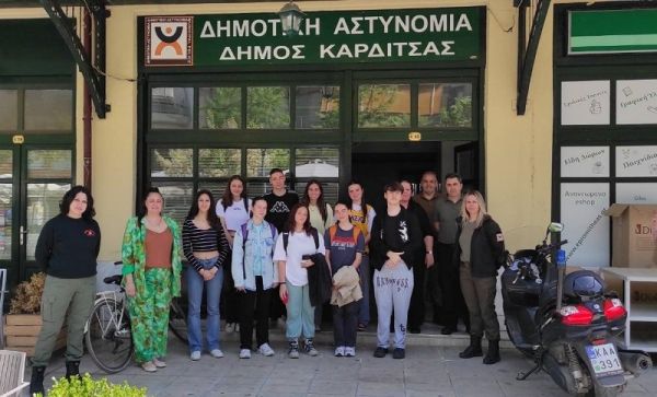 Επίσκεψη μαθητών του 4ου Λυκείου στη Δημοτική Αστυνομία του Δήμου Καρδίτσας