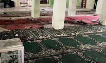 Ινδονησία : Δεκάδες άνθρωποι τραυματίστηκαν από εκρήξεις σε τέμενος - ένας μαθητής φέρεται ως ο δράστης