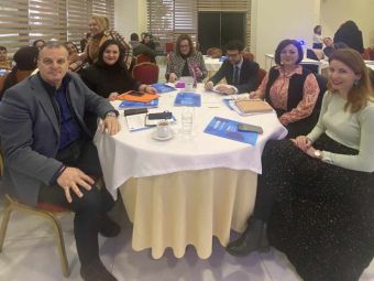 Δ. Σοφάδων: "Στρατηγικές Συνεργασίες και Καλές Πρακτικές για την Περιβαλλοντική Δικαιοσύνη: Πολιτικές και Δράσεις Τοπικών Φορέων για την Πρόσβαση των Ρομά σε Υπηρεσίες και Αγαθά"