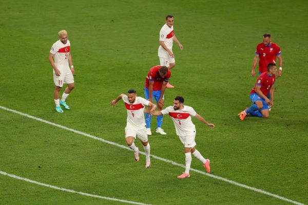 Euro 2024: Δύσκολη νίκη - πρόκριση στους "16" για την Τουρκία επί της Τσεχίας που είχε αριθμητικό μειονέκτημα για 70'