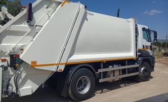 Σύμβαση για την προμήθεια απορριμματοφόρου υπέγραψε ο Δήμαρχος Σοφάδων