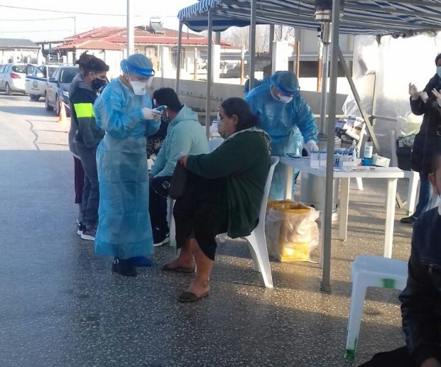 4 θετικά κρούσματα κορονοϊού στον οικισμό Ρομά στη Μαύρικα
