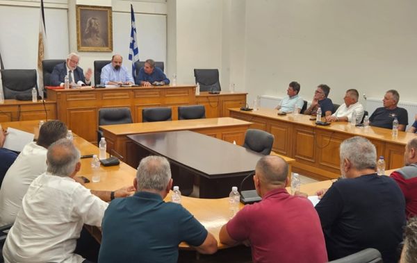 Συνάντηση εργασίας του Χρ. Τριαντόπουλου με εκπροσώπους των ΤΟΕΒ