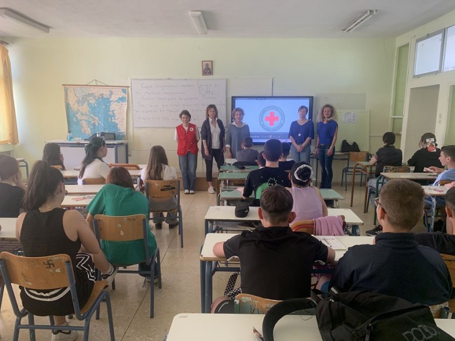 Δράση ενημέρωσης των μαθητών της Β΄ Γυμνασίου από εκπροσώπους του τοπικού παραρτήματος του Ελληνικού Ερυθρού Σταυρού