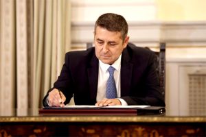 Στη Μ.Ε.Θ. του "Ευαγγελισμού" και σε σταθερή κατάσταση ο Υφυπουργός Γιώργος Μυλωνάκης