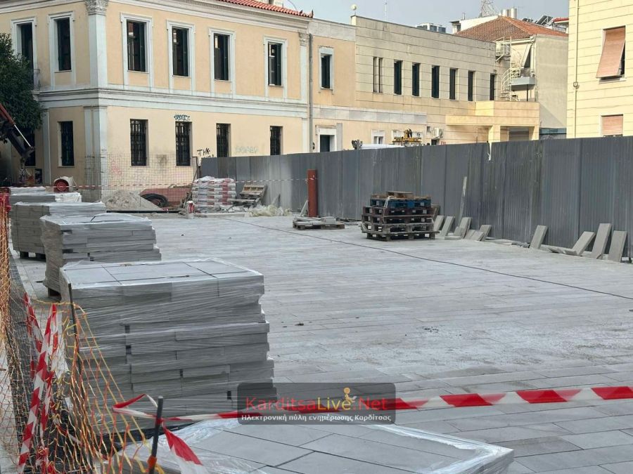 Πλακοστρώσεις στην Πλατεία Δικαστηρίων - Παράταση τριών ακόμη μηνών στο όλο έργο (+Φωτο)