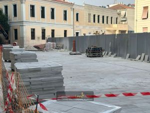 Πλακοστρώσεις στην Πλατεία Δικαστηρίων - Παράταση τριών ακόμη μηνών στο όλο έργο (+Φωτο)