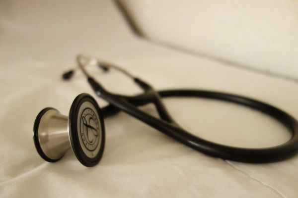 Μια σοβαρή αναπνευστική λοίμωξη σε μικρή παιδική ηλικία αυξάνει τον κίνδυνο πρόωρου θανάτου των ενηλίκων, σύμφωνα με βρετανική μελέτη
