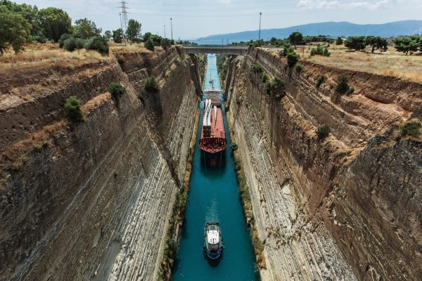 Ολοκληρώθηκαν οι αποκαταστάσεις στη Διώρυγα της Κορίνθου που επαναλειτουργεί