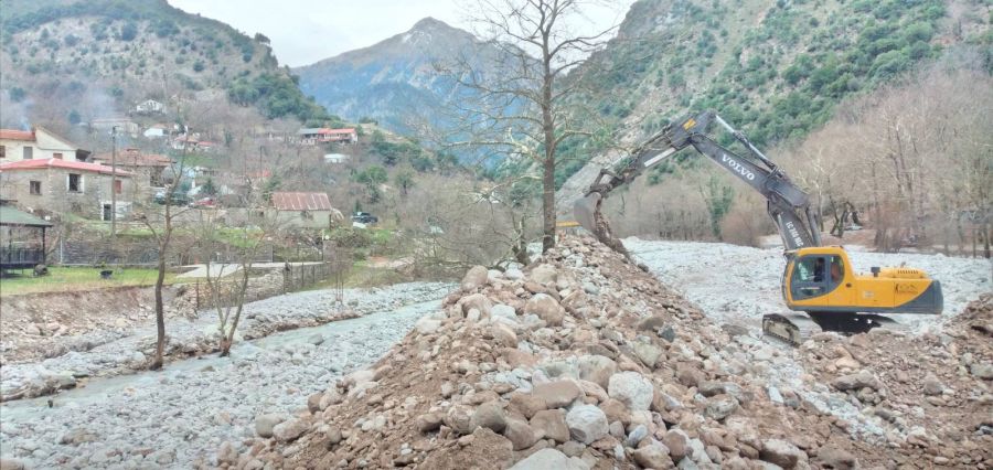 Σε εξέλιξη οι εργασίες για την προστασία του οικισμού της Κάτω Παλαιοκαρυάς