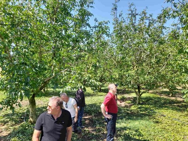 Περιοδεία του επικεφαλής της Λαϊκής Συσπείρωσης Θεσσαλίας, Τάσου Τσιαπλέ, σε χαλαζόπληκτα χωριά της Ελασσόνας