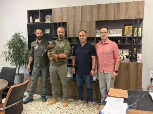 Υπεγράφη η σύμβαση μεταξύ Δήμου Καρδίτσας και Συλλόγου Ελληνικής Ιερακοθηρίας για την απομάκρυνση των κορακοειδών από το Παυσίλυπο
