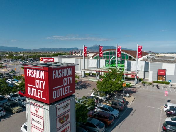«Πράσινο Πιστοποιητικό» στο Fashion City Outlet για την κατανάλωση ηλεκτρικής ενέργειας από 100% ανανεώσιμες πηγές ενέργειας
