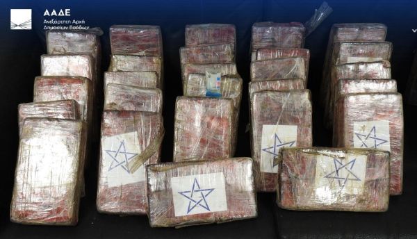 39 κιλά κοκαΐνης εντοπίστηκαν σε εμπορευματοκιβώτιο με μπανάνες στον Πειραιά