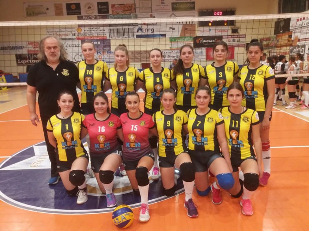 Με το δεξί τα κορίτσια της ομάδας γυναικών βόλεϊ της Αναγέννησης!