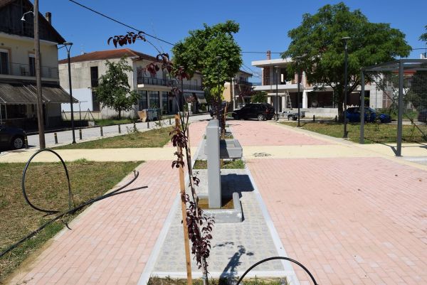 Αυτοψία Β. Τσιάκου στην κατασκευή πλατείας στα "Καροπλεσίτικα"
