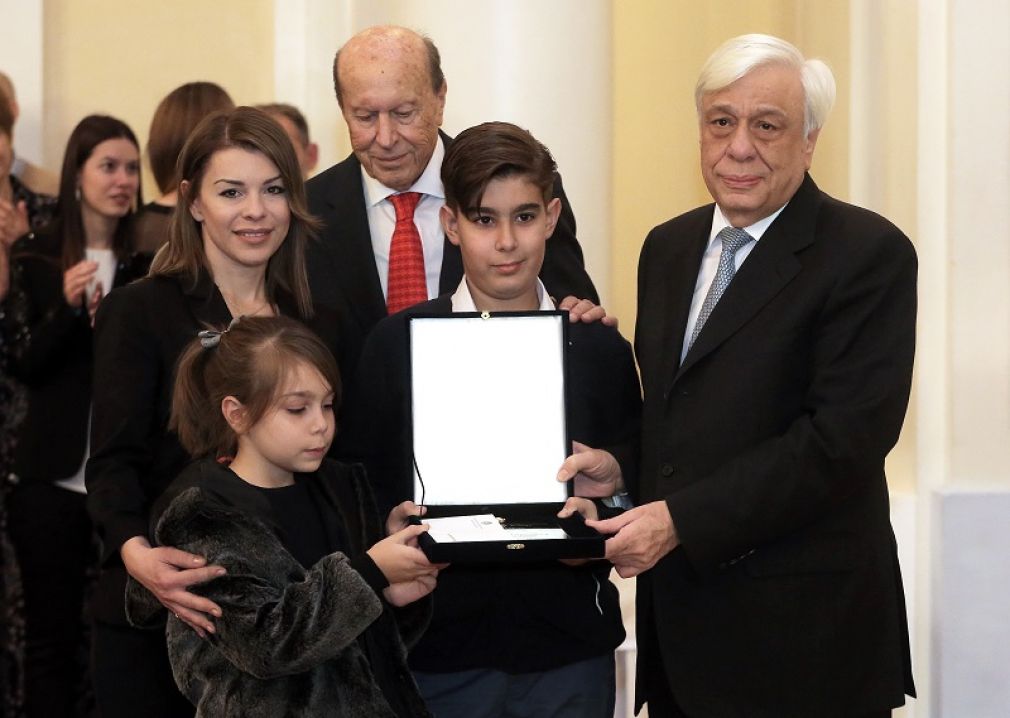 Τιμητική διάκριση από τον Πρόεδρο της Δημοκρατίας στην οικογένεια του εκλιπόντα πιλότου Γεώργιου Μπαλταδώρου