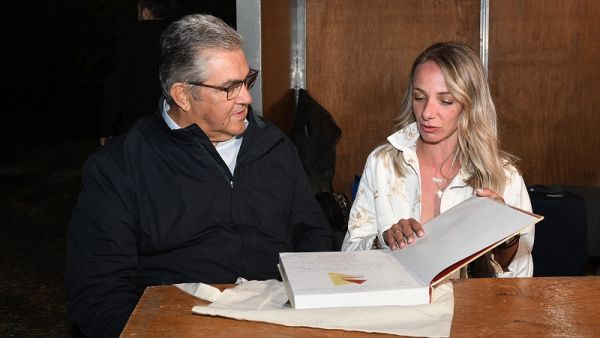 Με την "χρυσή" Αντιγόνη Ντρισμπιώτη συναντήθηκε ο Δημήτρης Κουτσούμπας