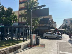 Ατελείωτο "μαύρο" στην ηλεκτρονική ενημερωτική πινακίδα στην κεντρική πλατεία της Καρδίτσας