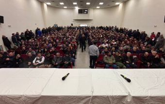 «Ξεσηκωμός επιβίωσης» στη Νίκαια: Η Πανελλαδική αγροτών απαιτεί λύσεις και προειδοποιεί κατά των προσχηματικών διαλόγων