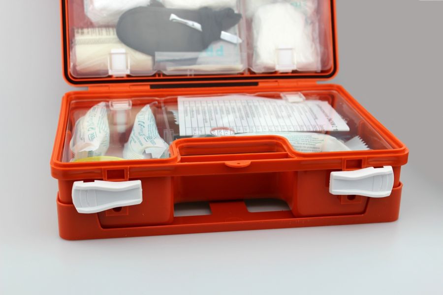 Τα 16 αντικείμενα που θα πρέπει να περιλαμβάνει το κουτί πρώτων βοηθειών στο αυτοκίνητο