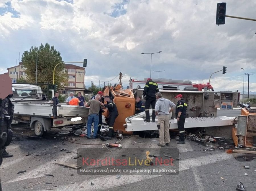 Καρδίτσα: Σφοδρή σύγκρουση οχημάτων με τρεις τραυματίες στον κόμβο της σχολής Αστυφυλάκων (+Φώτο +Βίντεο)